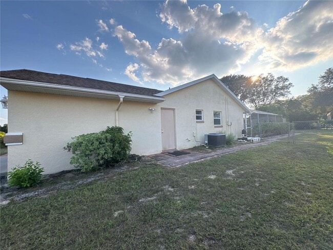 Building Photo - 5440 SW 100th Loop
