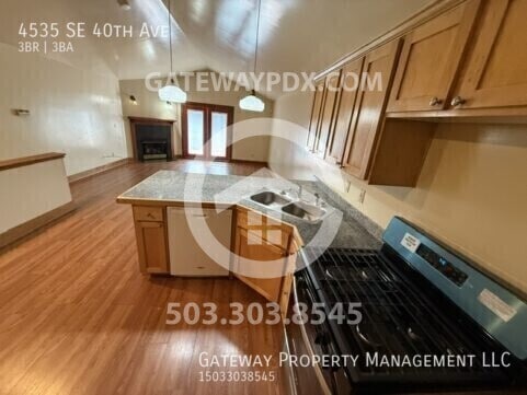 Building Photo - 4535 SE 40th Ave