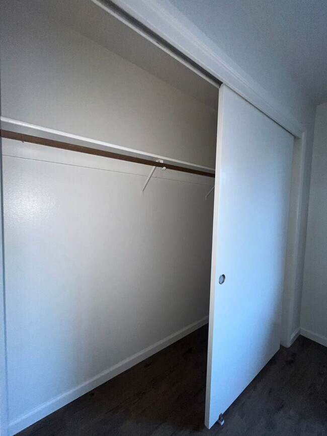 Building Photo - 4056