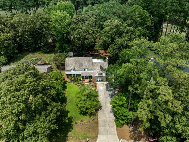 Building Photo - 327 Plantation Dr