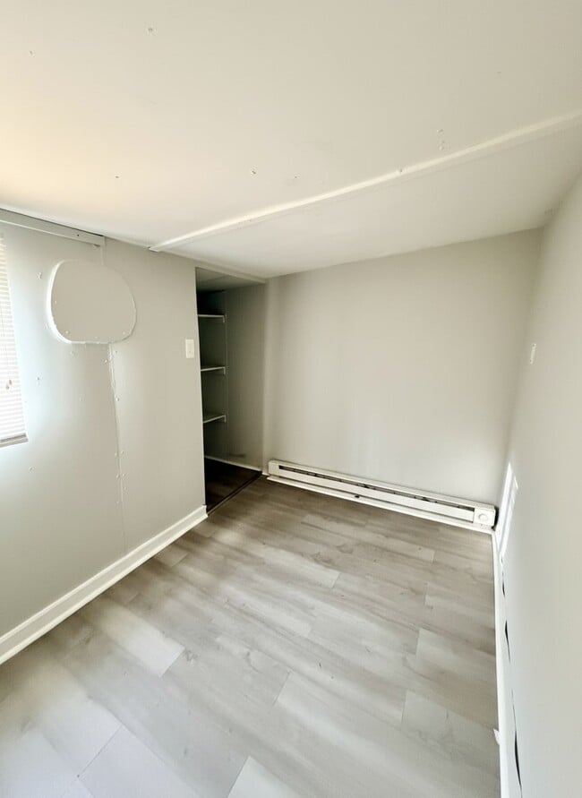 Building Photo - 252 E Cambria St