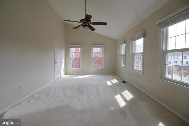 Building Photo - 6423 Little Potters Ln