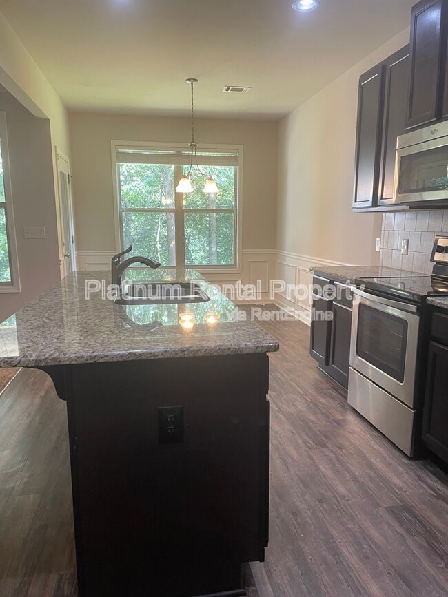 Building Photo - 7350 Silk Tree Pt