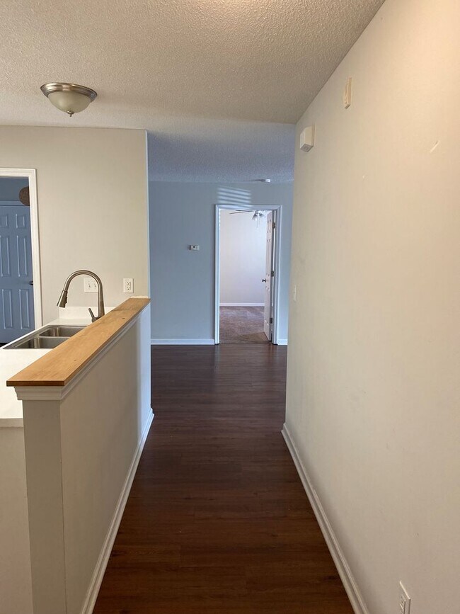 Building Photo - H5010-2