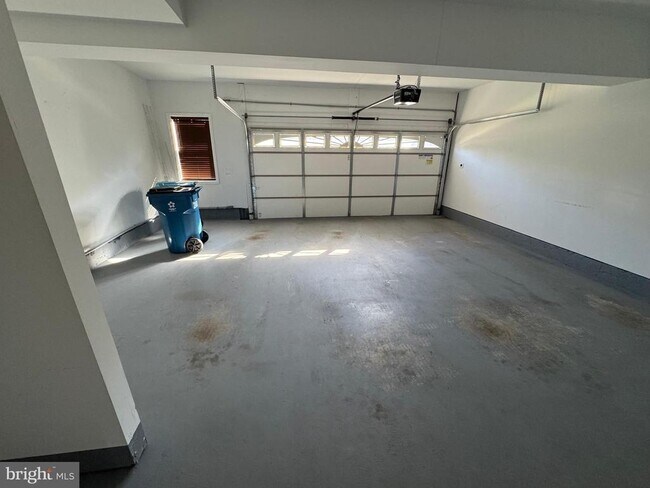 Building Photo - 22461 Windsor Locks Square