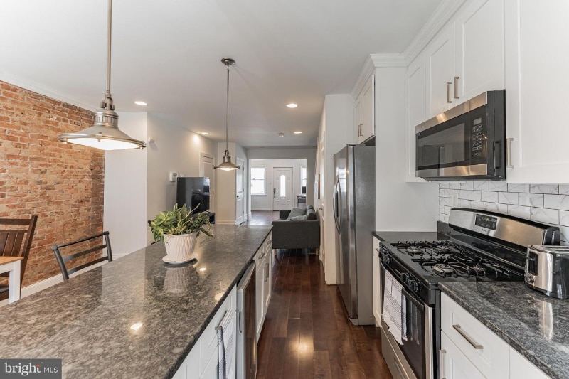 Building Photo - 1530 S Vogdes St