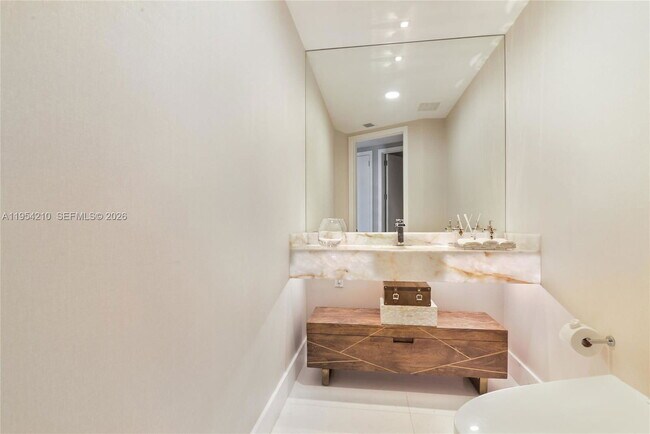 Building Photo - 18555 Collins Ave