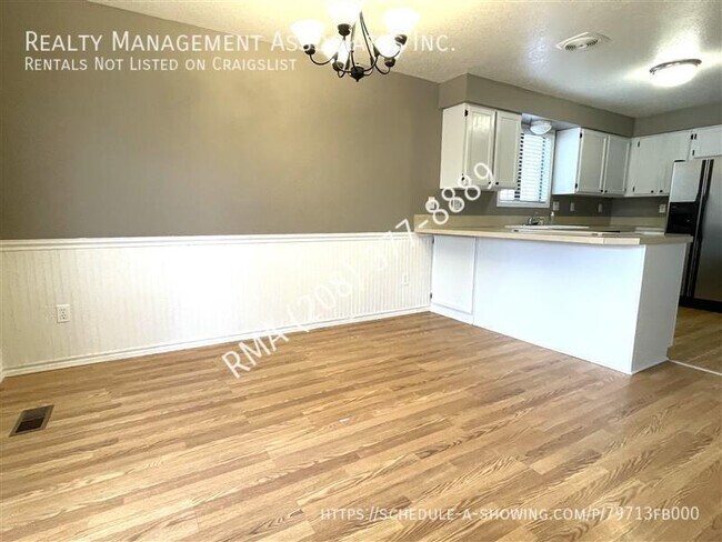 Building Photo - 5349 W Grover St