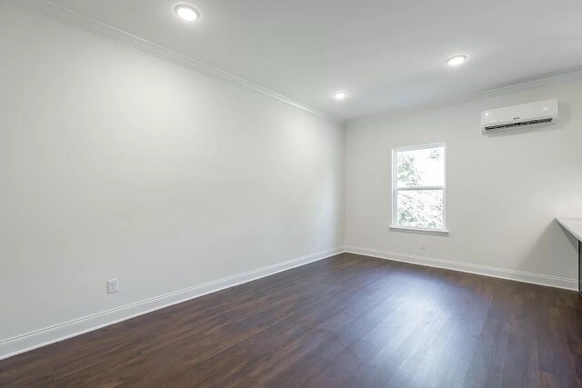 Building Photo - 5551 Stream Ln