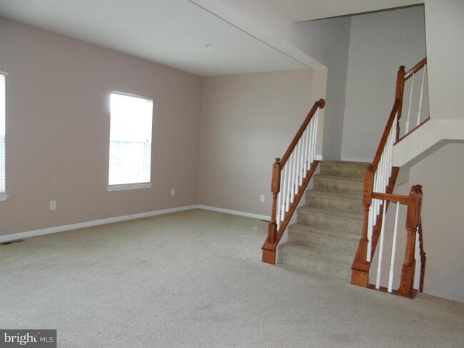 Building Photo - 400 Larose Dr