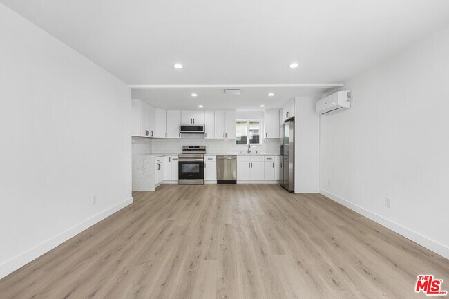 Building Photo - 1613 W 209th St