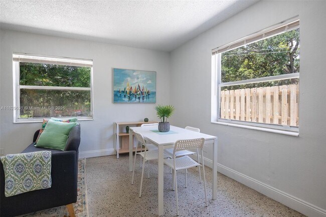 Building Photo - 605 SW 14th Terrace