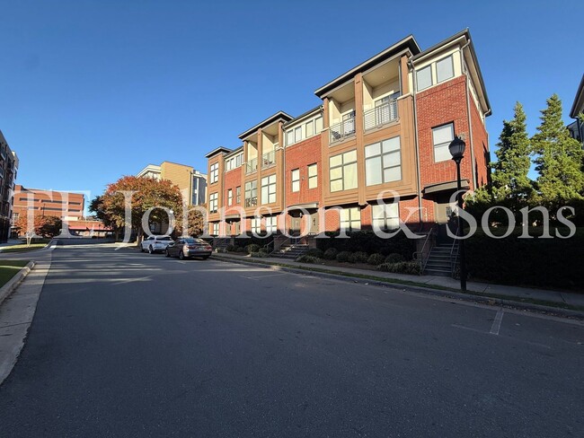 Building Photo - Modern Three Level Townhome in the Heart of Winston Salem
