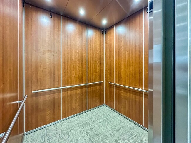 Building Photo - 25 Stonehaven Dr