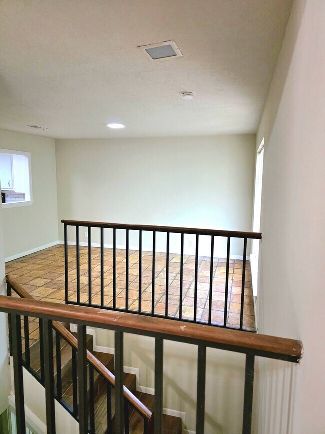 Building Photo - MOVE-IN SPECIAL!! $500.00 DEPOSIT  $500 Prorated rent before July 22nd