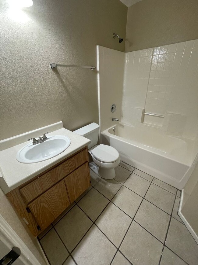 Building Photo - 3026 Honeysuckle Ave