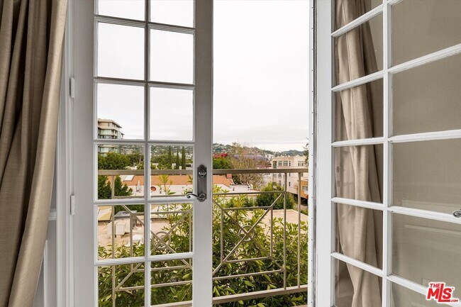 Building Photo - 128 N Swall Dr