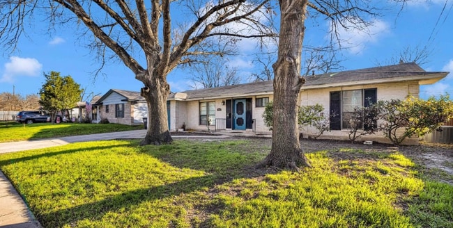 Building Photo - 318 Avalon St