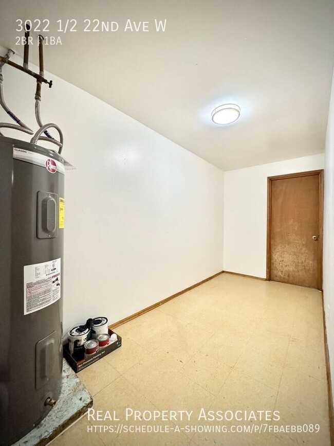 Building Photo - 3022 1/2 22nd Ave W-