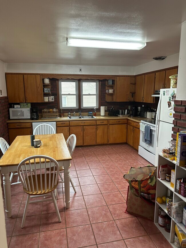 Building Photo - 19 Poplar St