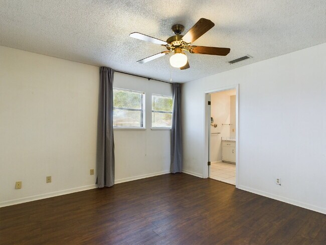 Building Photo - Generous 3-Bed, 2-Bath Home in Fredericksb...