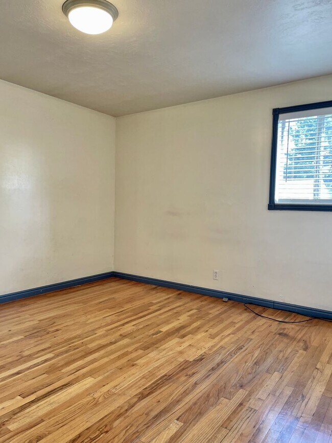 Building Photo - Taylorsville 3 Bedroom Home