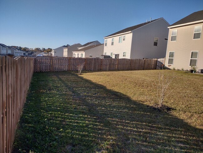 Building Photo - Fabulous Four Bedroom Home in Southeast Columbia!
