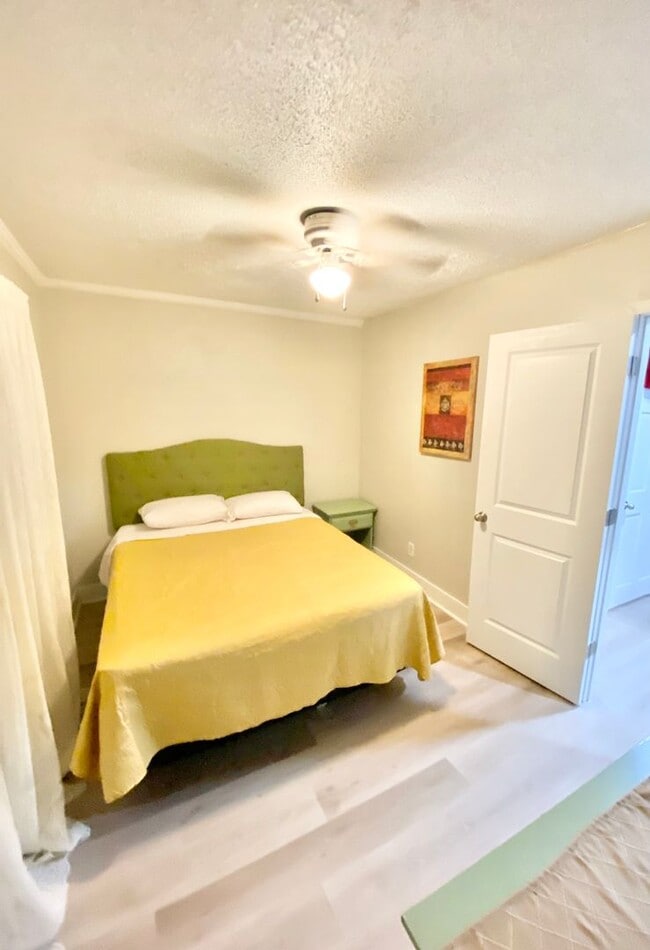 Building Photo - 3BR/1BA Home-Sweet-Home