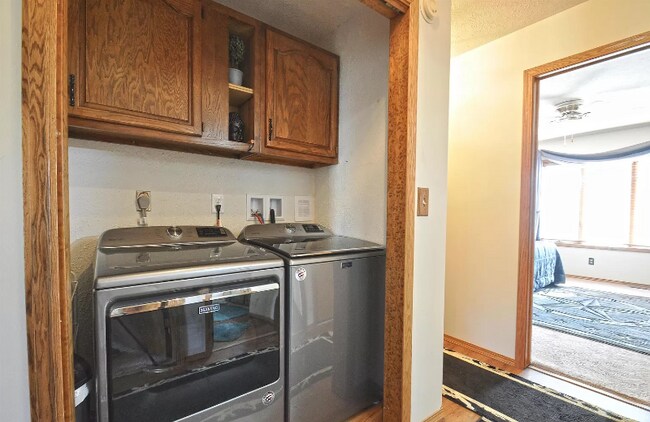 Building Photo - 11044 River Oaks Ln E