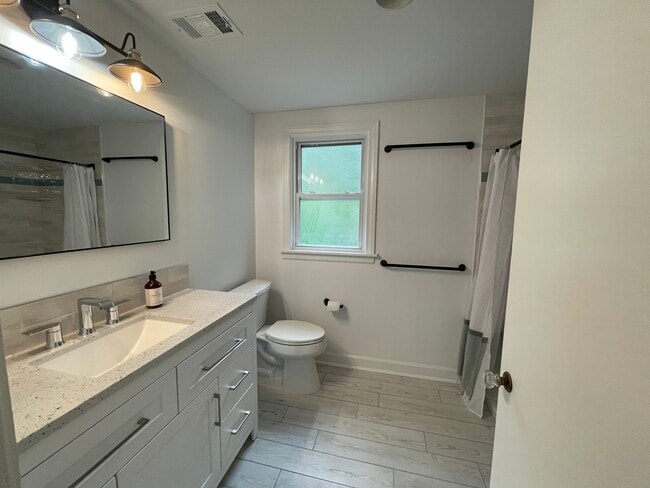 Building Photo - 602 N President St