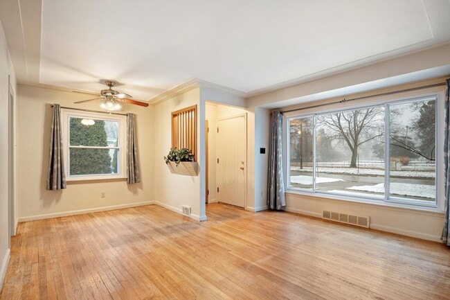 Building Photo - 17133 Delaware Ave