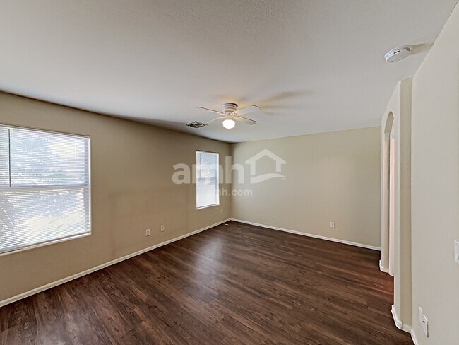 Building Photo - 1292 W Matthews Dr