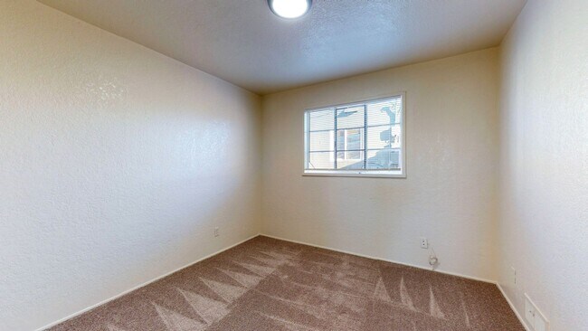 Building Photo - UPTOWN 3 Bedroom +Office  2 Bath with Garage
