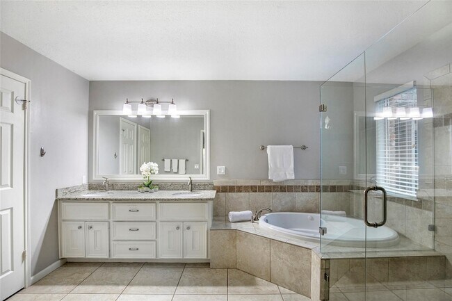Building Photo - 98 S Village Knoll Cir