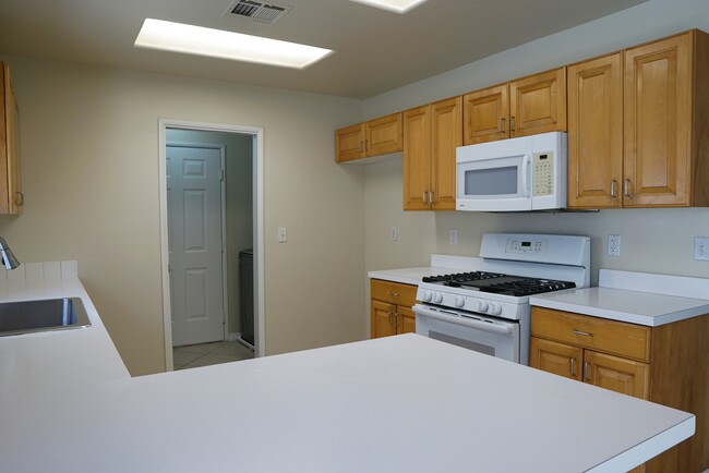 Building Photo - 52205 Avenida Velasco