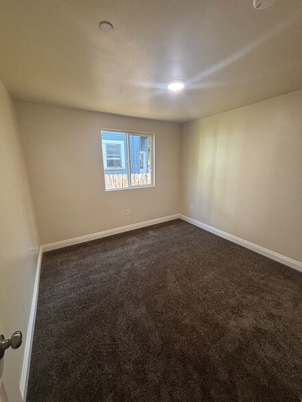 Building Photo - 122 E 24th St