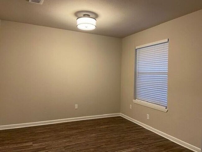 Building Photo - Two bedroom duplex for rent in Irving !