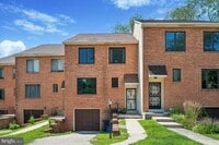 Building Photo - 9004 Ayrdale Crescent