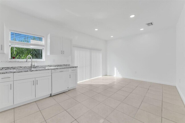 Building Photo - 1530 SE 31st Ct