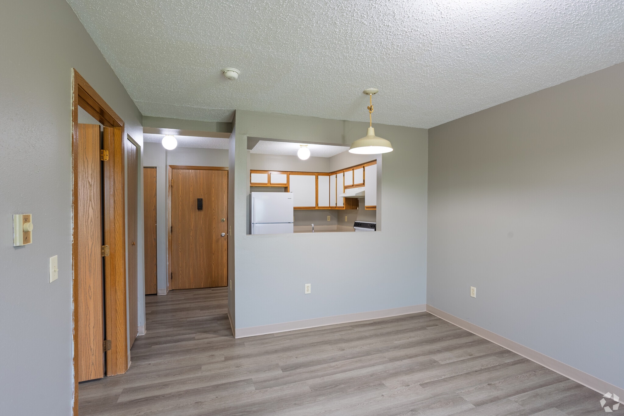 1BR, 1BA - 650SF - Living Room - Praireview Manor