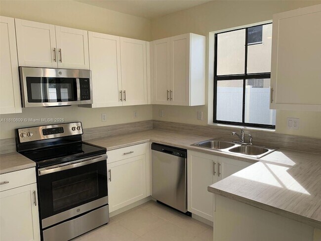 Building Photo - 3386 W 112th St