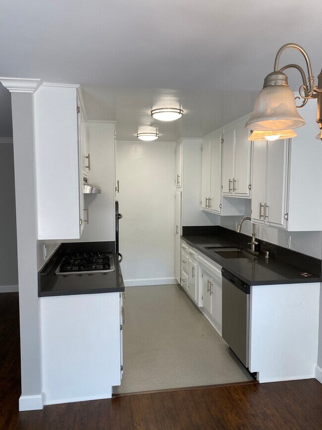 Kitchen - 3400 Greenfield Ave
