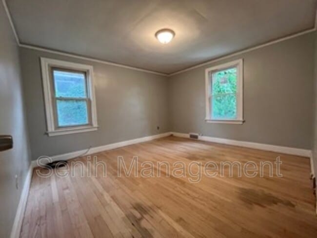 Building Photo - 5106 Buckingham