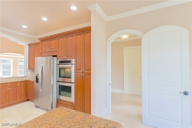 Building Photo - 2915 Coco Lakes Dr