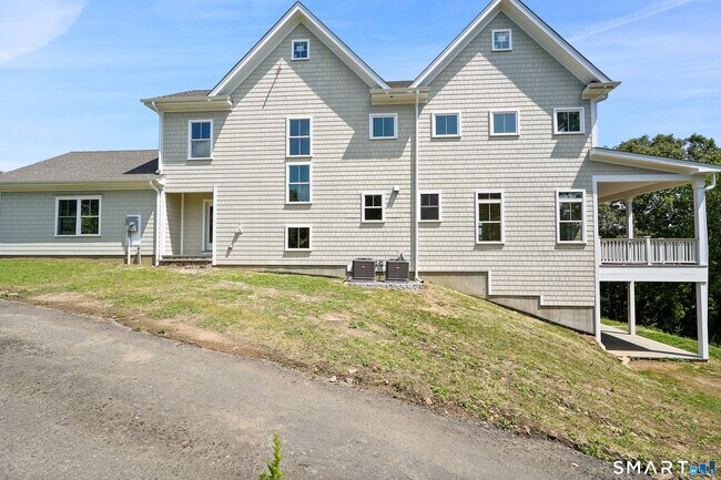 Building Photo - 15 Damia Dr
