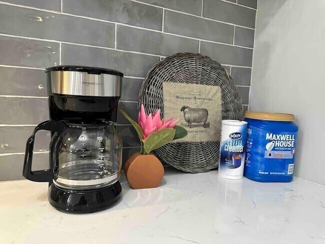 Building Photo - 215 Jayne Ellen Way