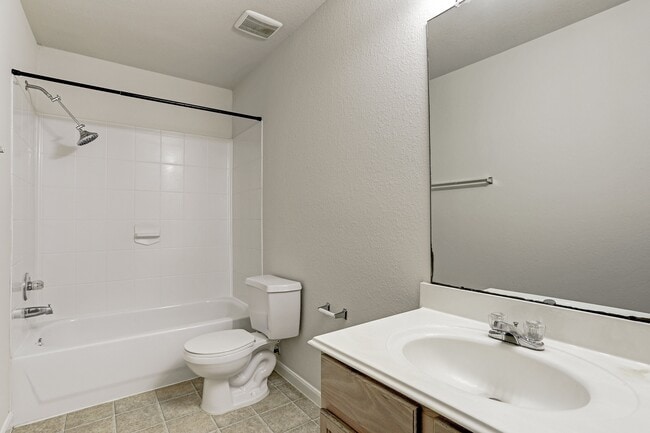 Building Photo - Medical Center Home for Lease! Move-in Ready!