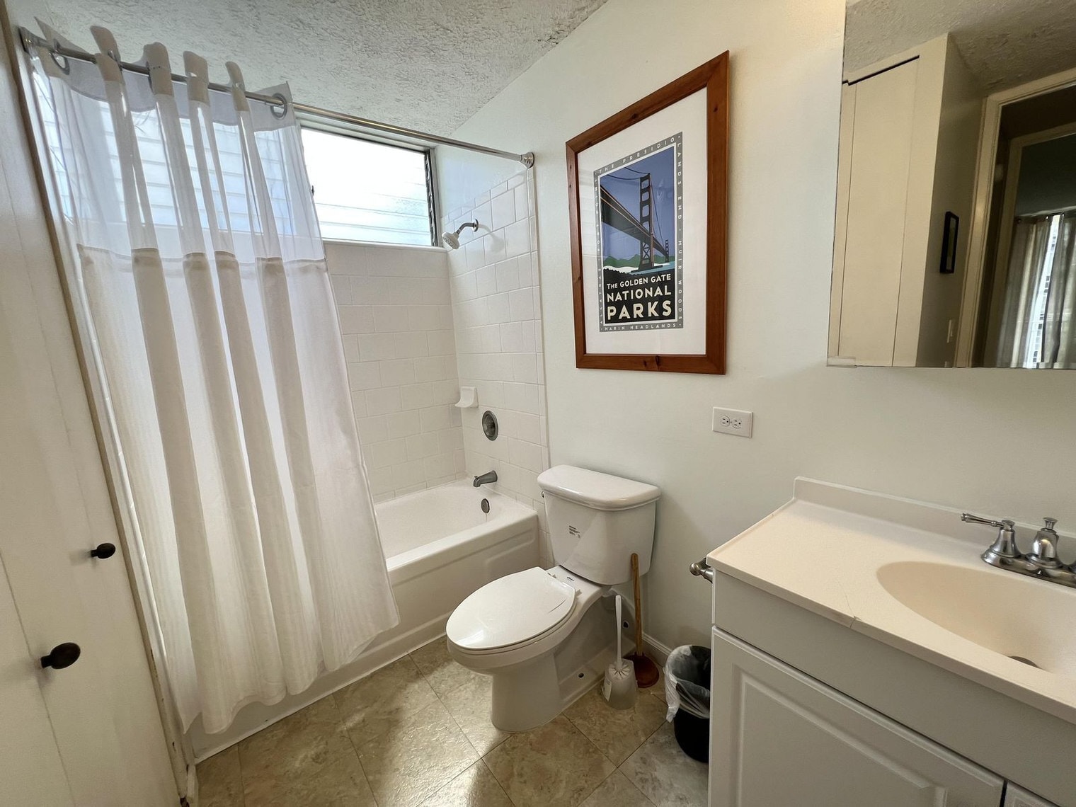 Building Photo - 2452 Tusitala St