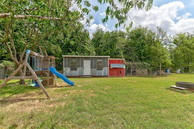Building Photo - 820 Stadium Dr