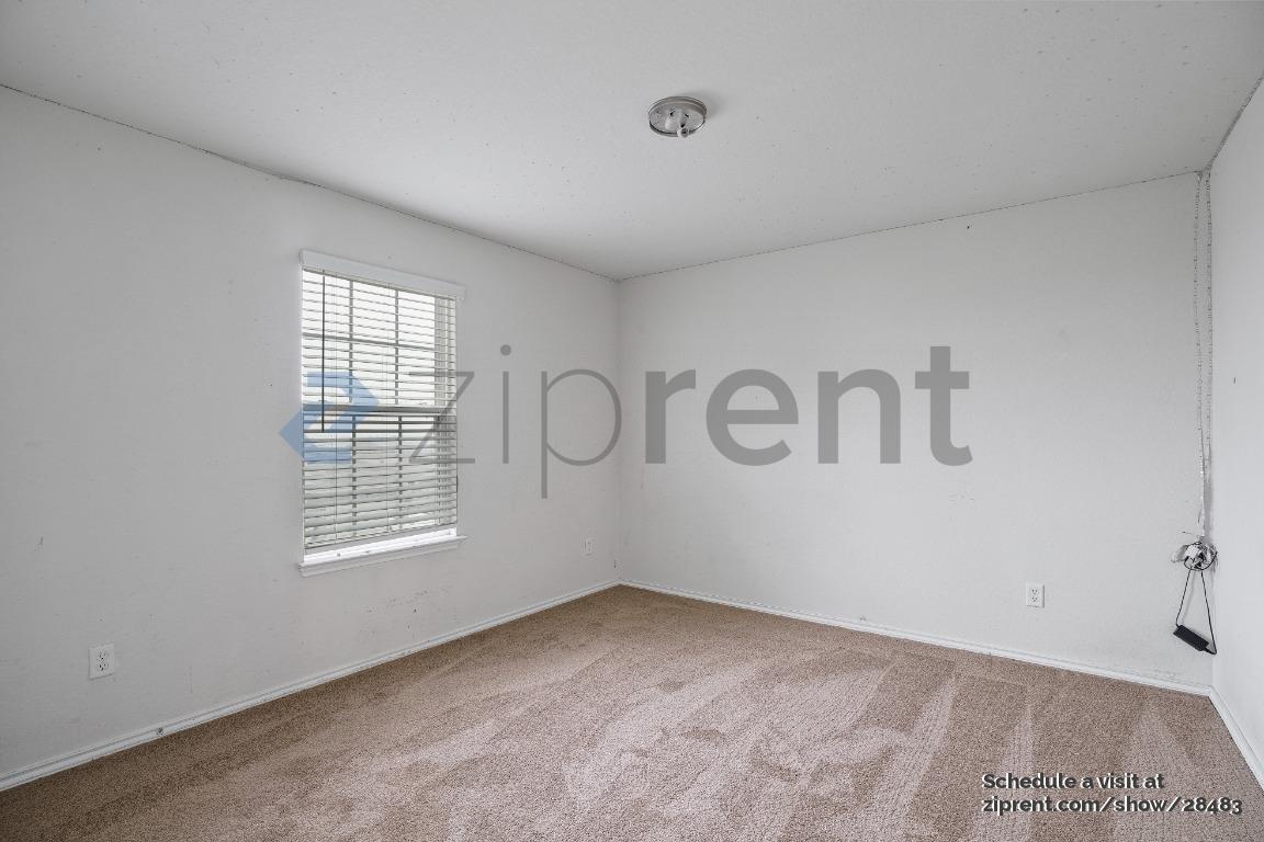Building Photo - Unit